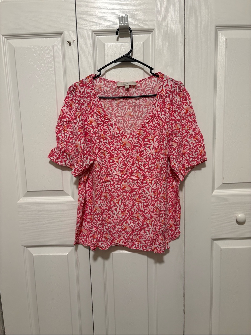 LOFT Pink & White Floral V-Neck Short Sleeve Blouse